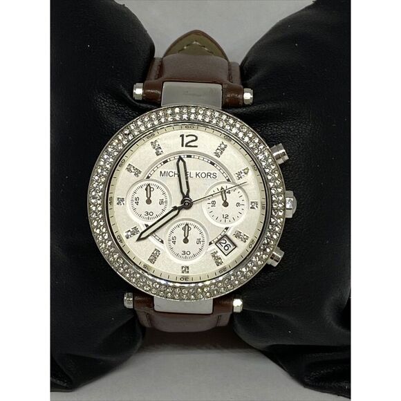 Michael Kors MK5353 Women\'s Brown Leather Analog Silver Dial Quartz Watch XX484